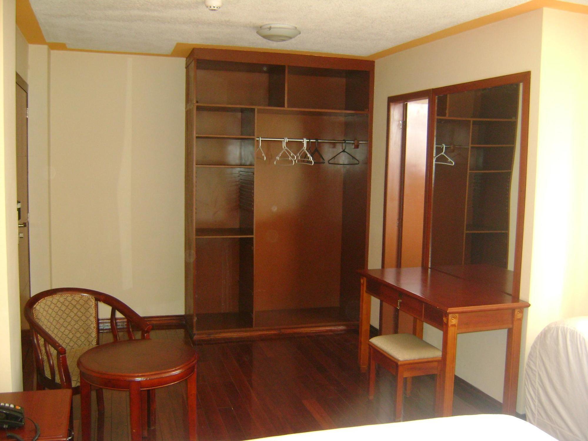 Hotel Lottus Quito Extérieur photo